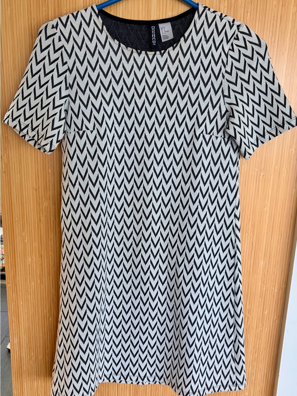 H&M Black and White Textured Chevron Dress